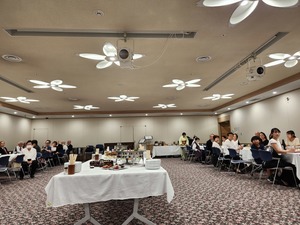 会場をリセッティングしての懇親会