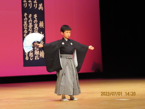 18幼少年吟詠(舞) .JPG