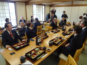 8.参列者の集い会場風景.JPG